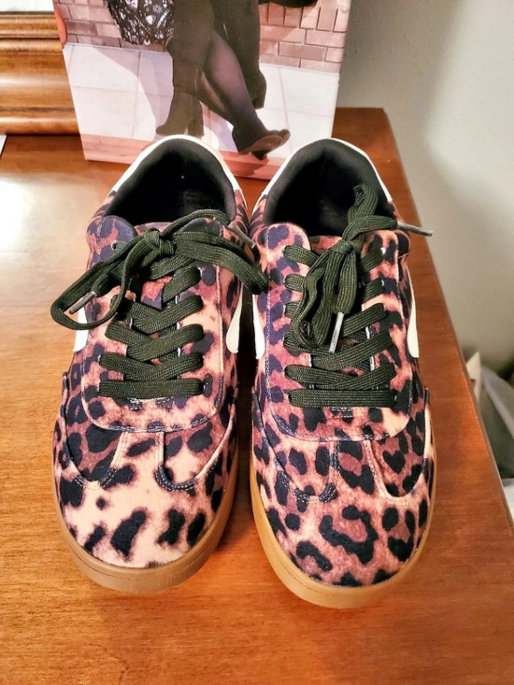 DV by Dolce Vita Voyage Sneaker Pink & Black US 8.5